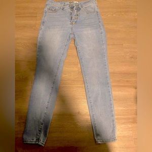 Cute shape flattering capri